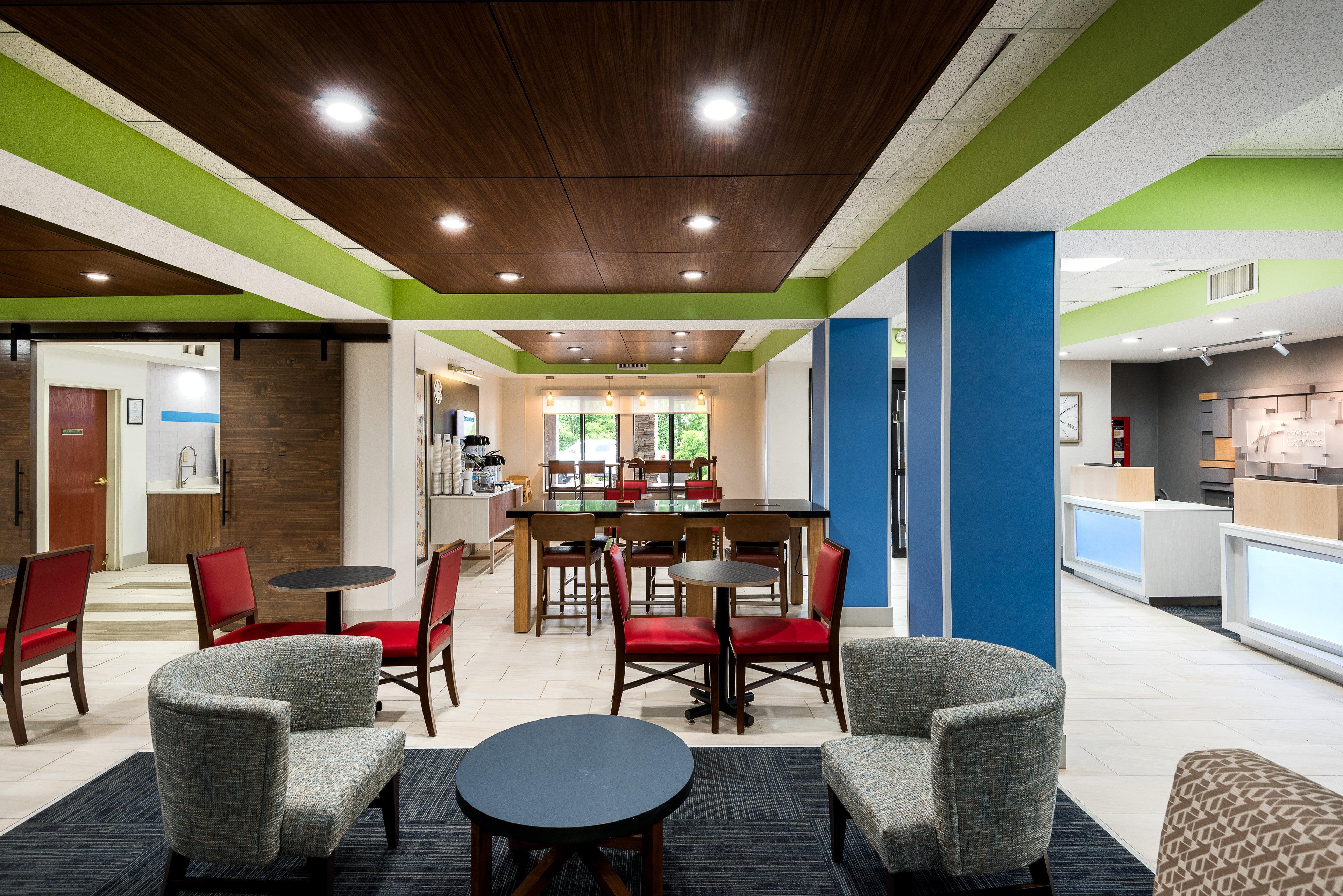 Holiday Inn Express Hillsville By Ihg Exterior photo