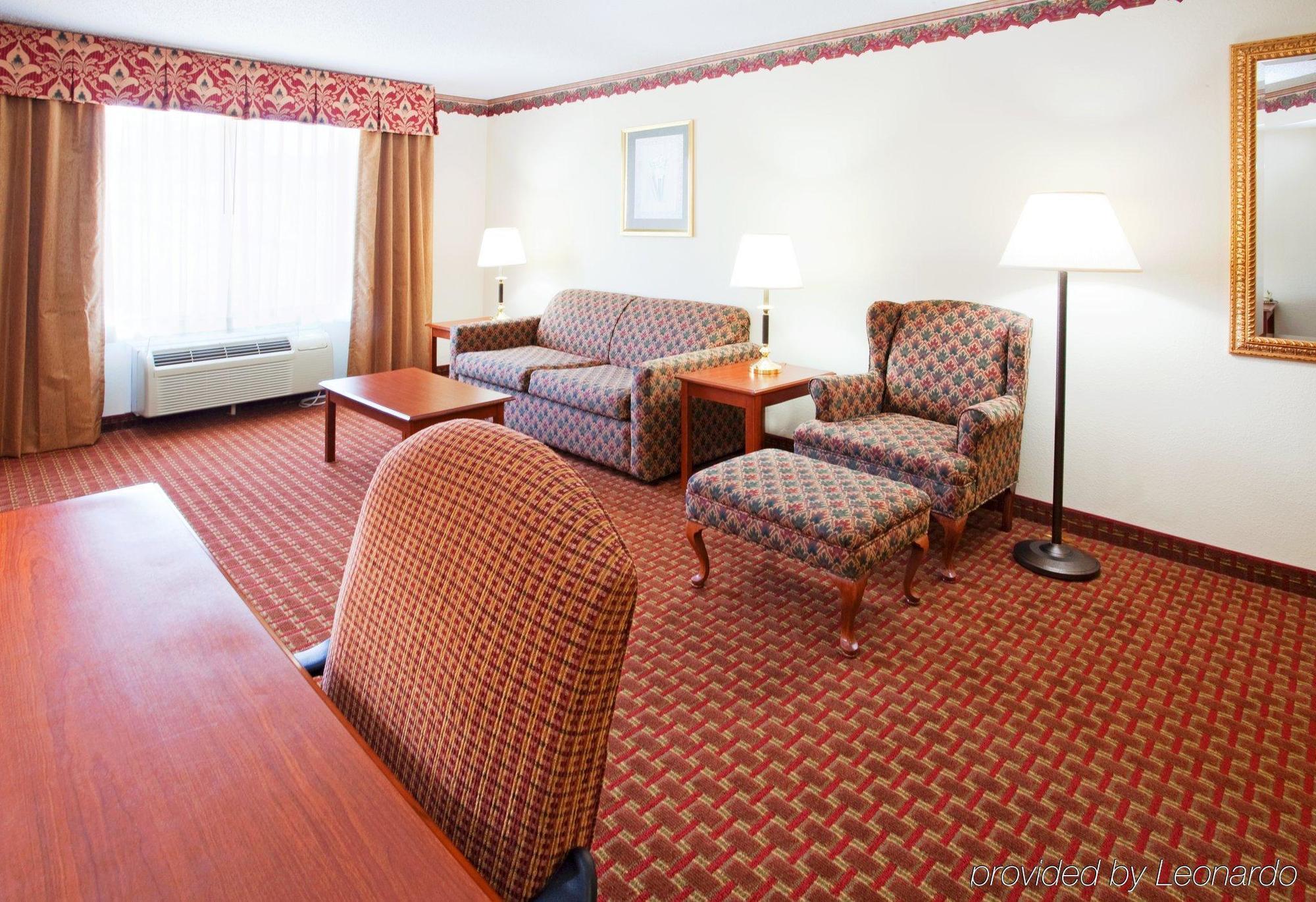 Holiday Inn Express Hillsville By Ihg Exterior photo