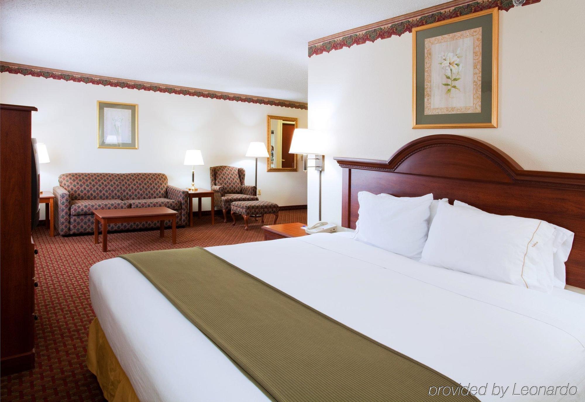 Holiday Inn Express Hillsville By Ihg Exterior photo