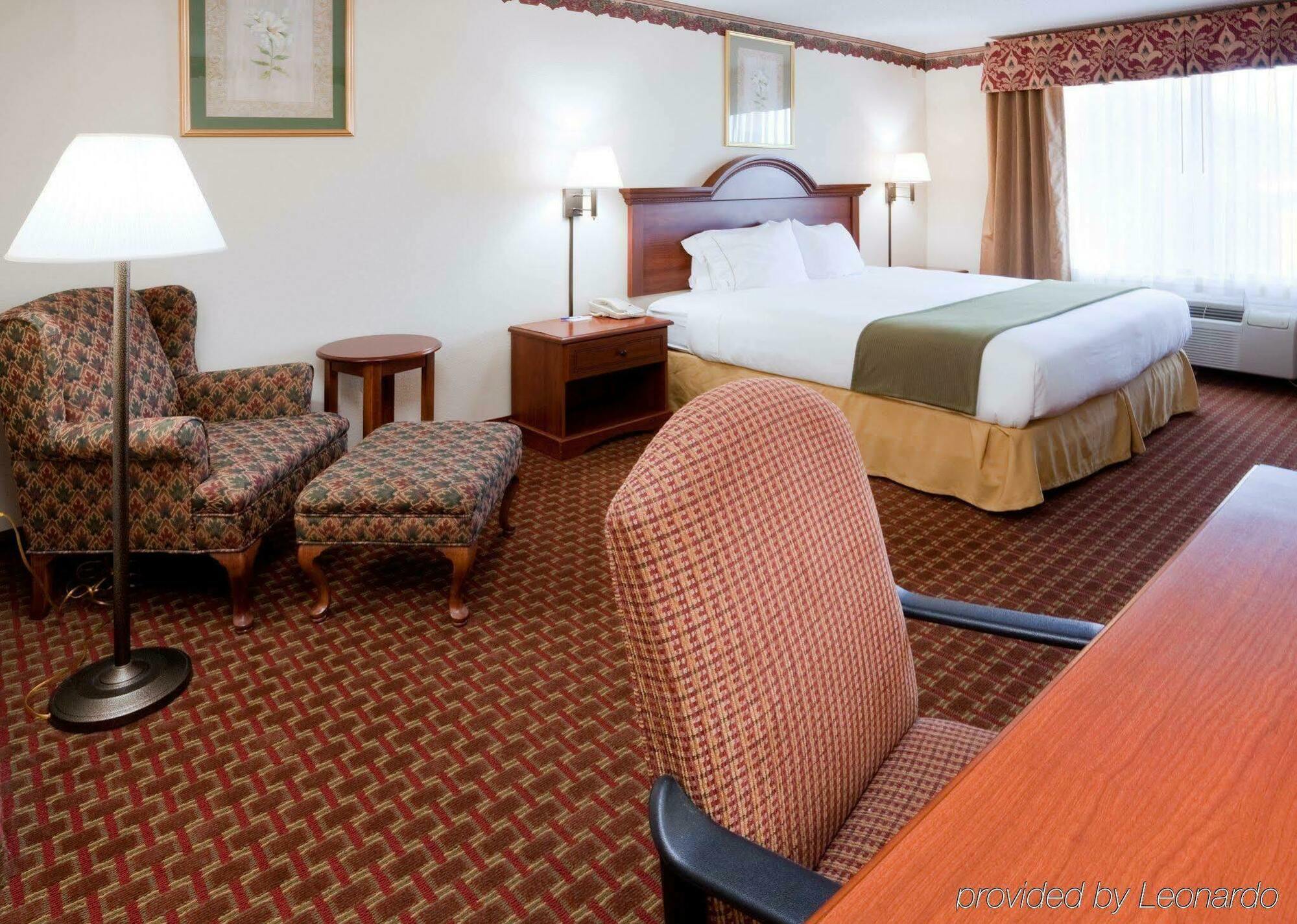 Holiday Inn Express Hillsville By Ihg Exterior photo