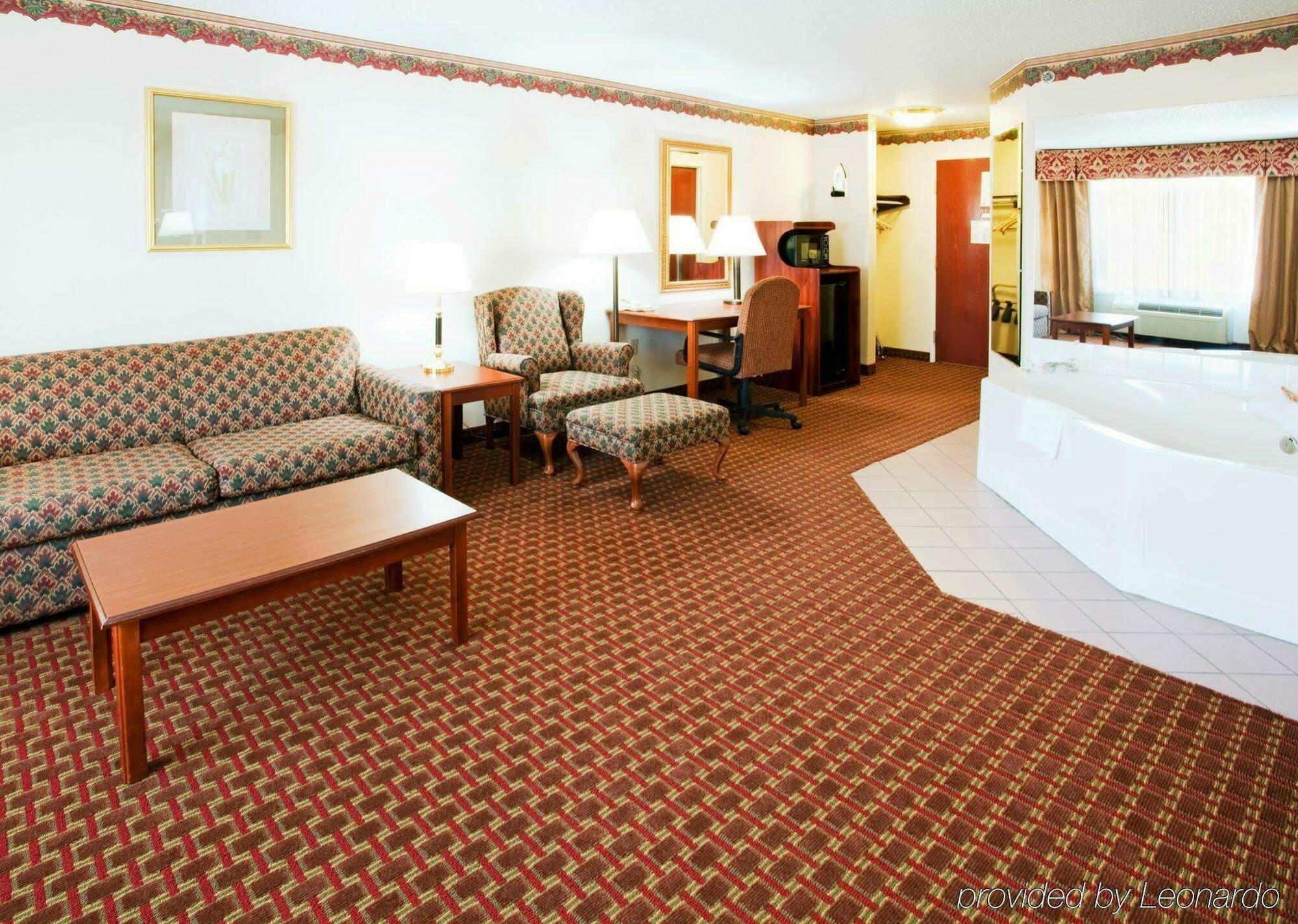 Holiday Inn Express Hillsville By Ihg Exterior photo