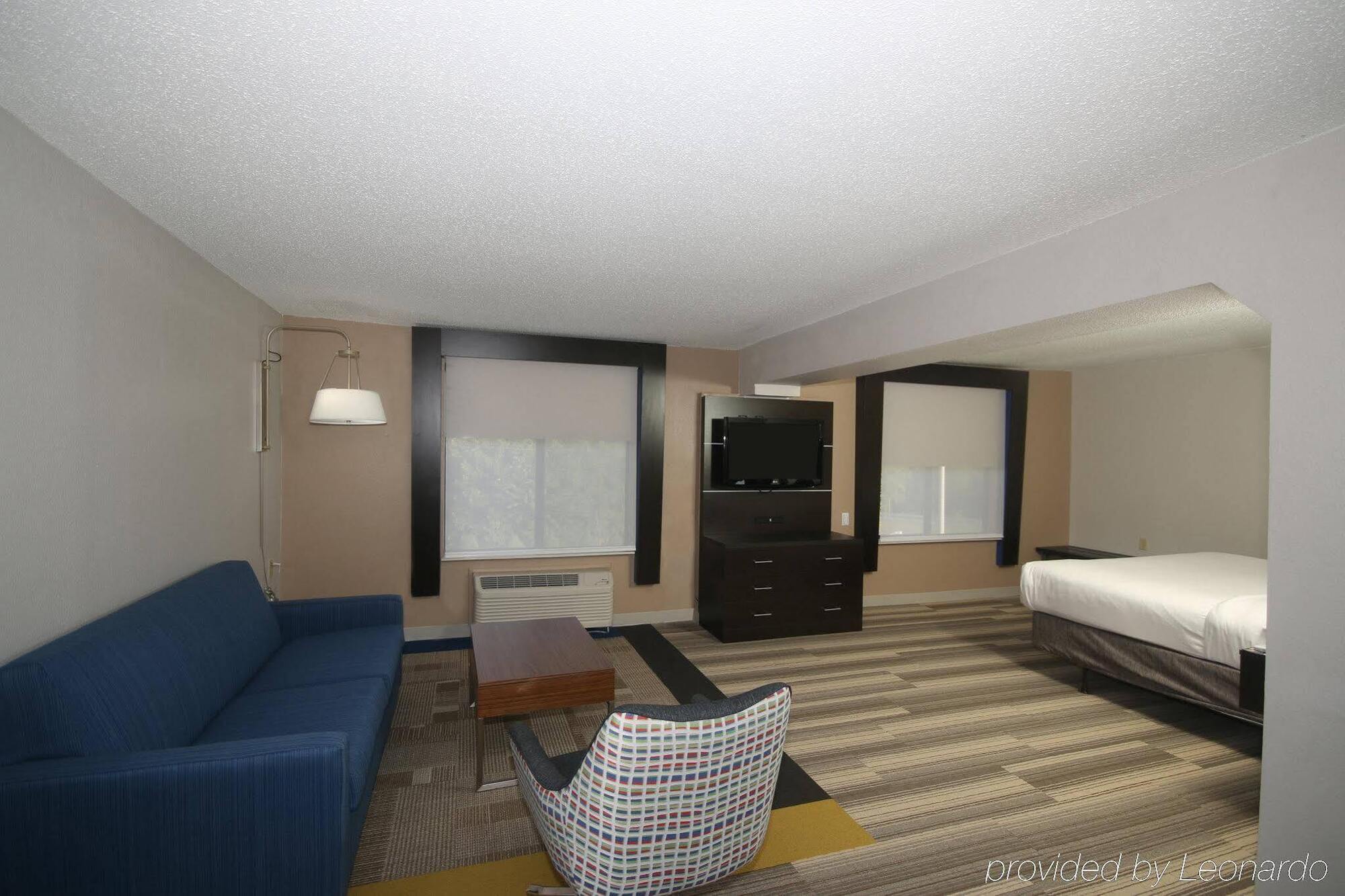 Holiday Inn Express Hillsville By Ihg Exterior photo